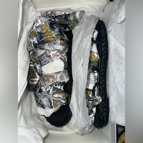 Robert Clergerie - Isabela Ankle Tie Sandal - US Size 8 - Picture 6 of 11